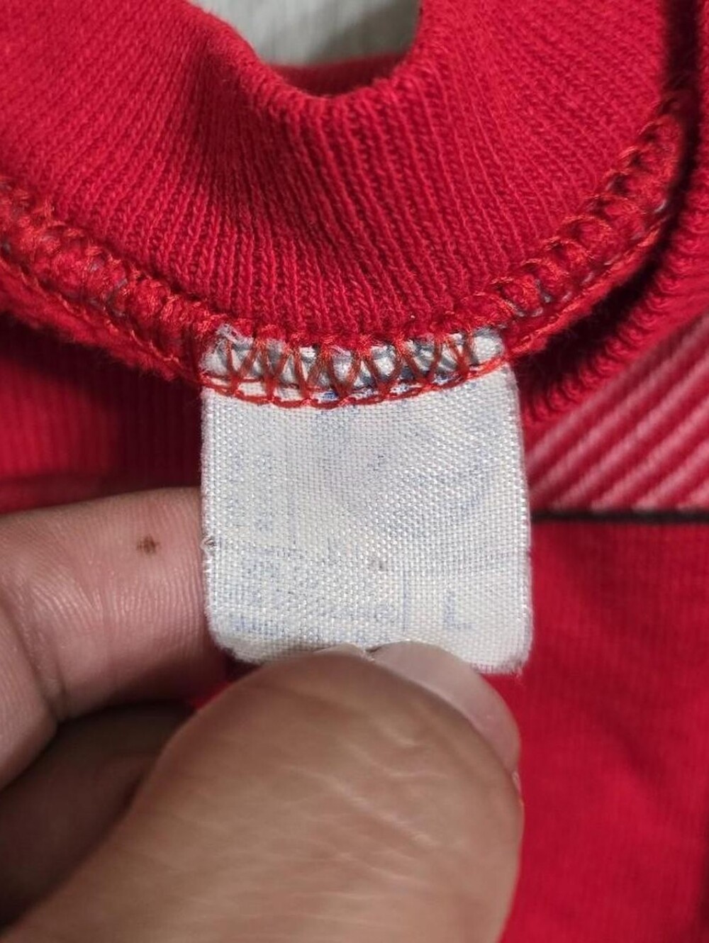 Vintage 70s Peanuts Snoopy and Charlie Brown Valentine's Red Sweatshirt Crewneck - Picture 3 of 6
